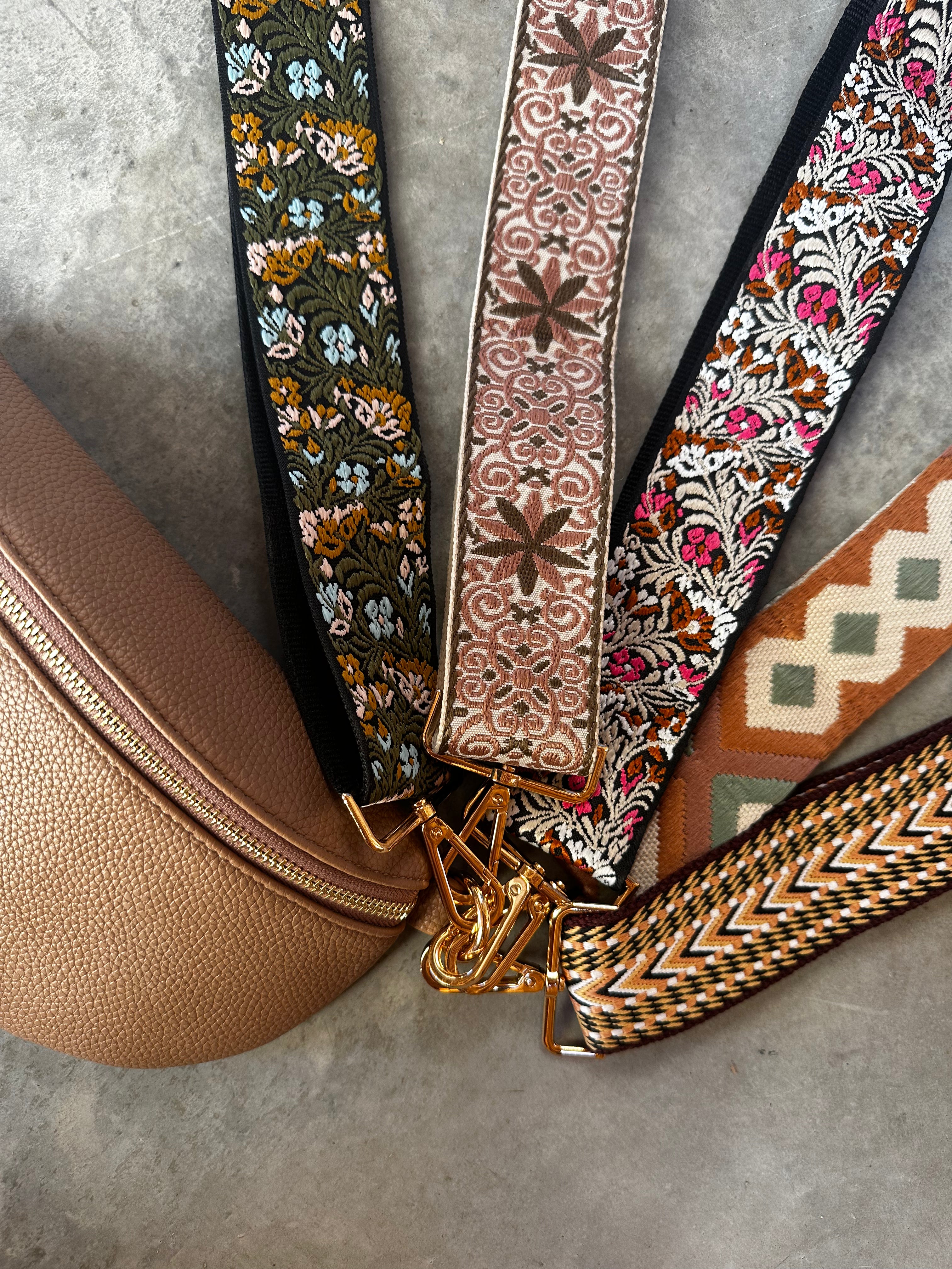 Bandoulière de sac rose poussiéreuse - PRÉCOMMANDE LE 20 DÉC.