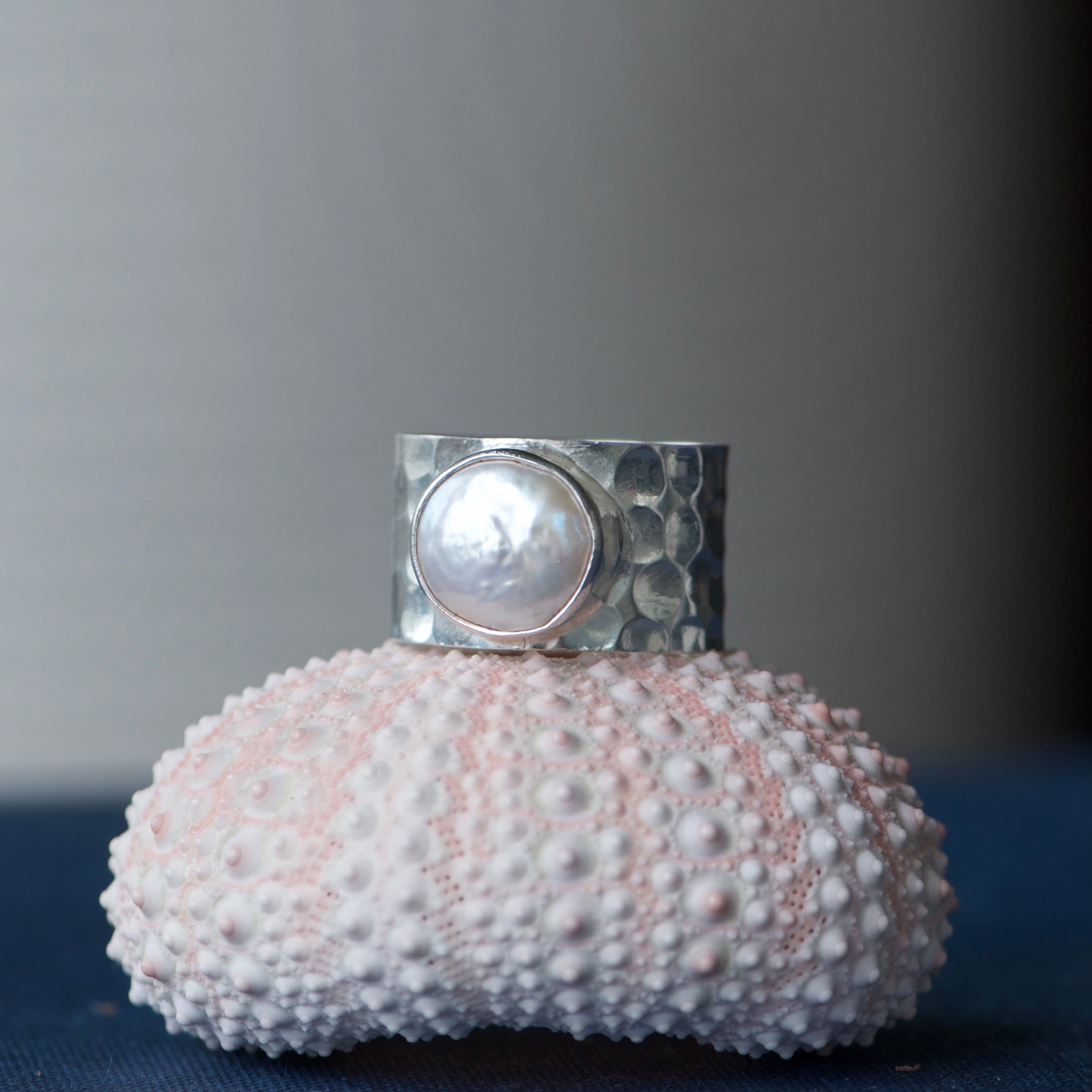 Bague bande de perles