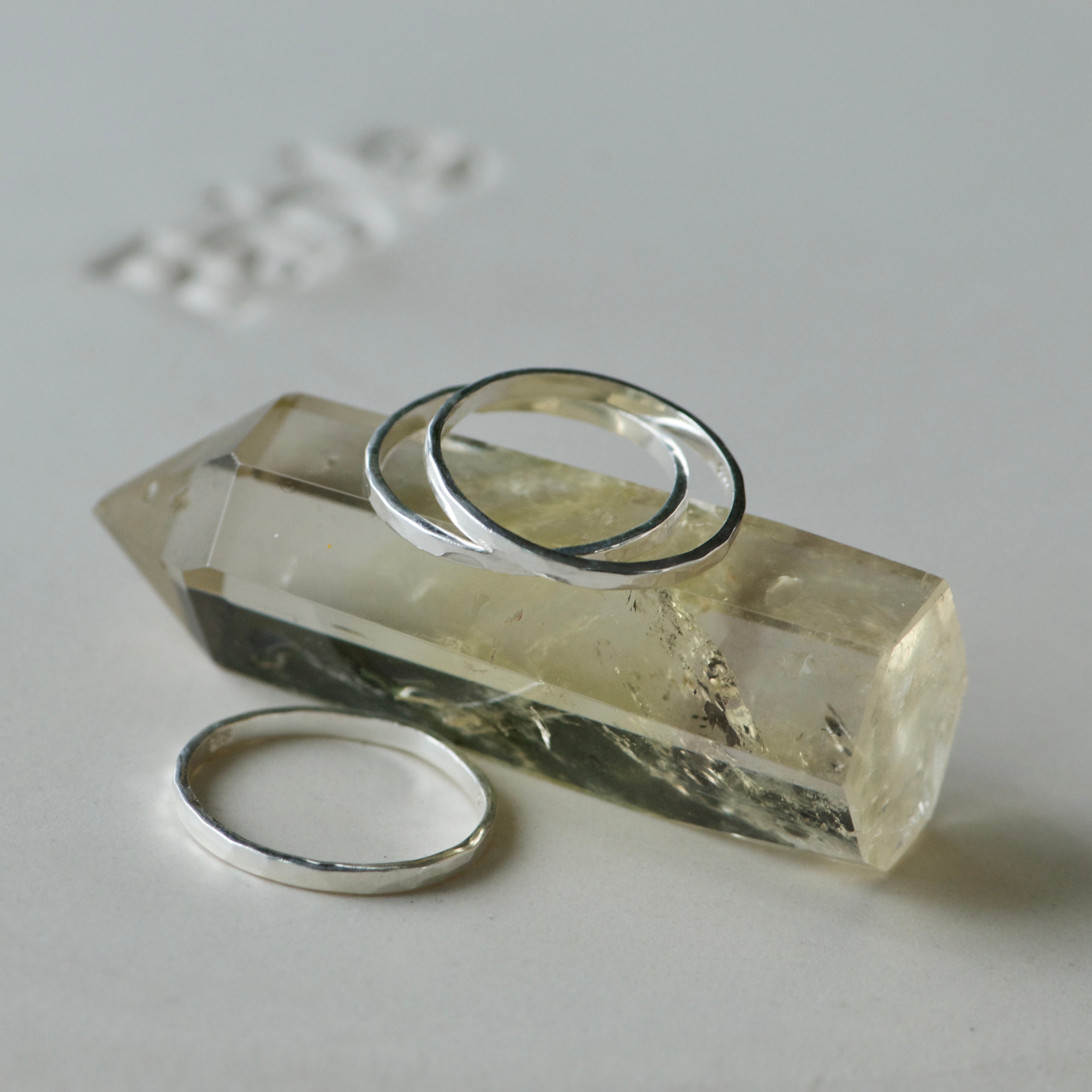 Empiler des bagues en argent