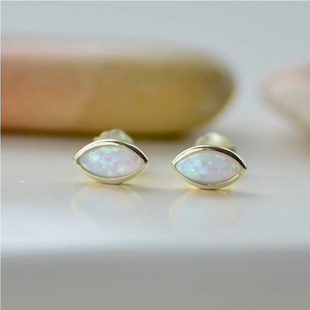 Boucles d'oreilles à tige opale marquise