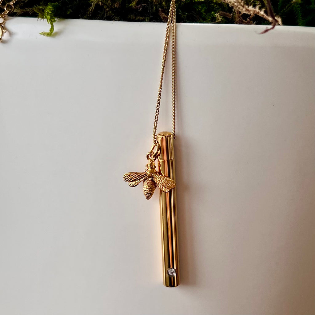 The Urn Necklace Gold